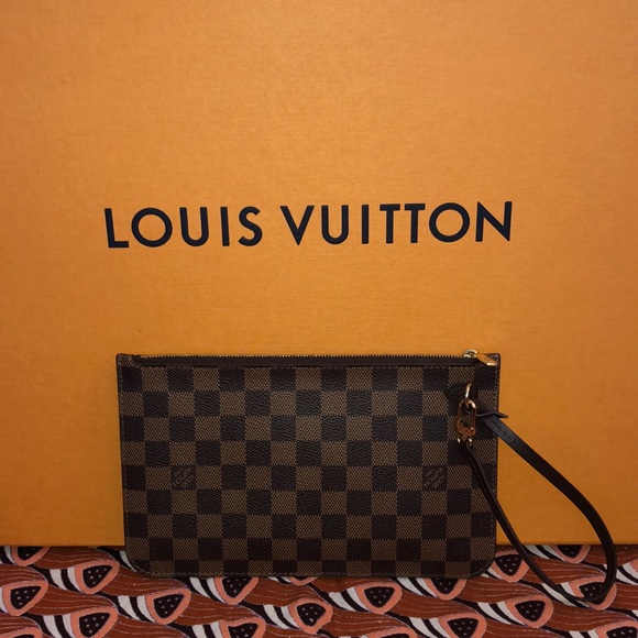 AUTHENTIC Louis Vuitton Neverfull Pochette pouch - Picture 1 of 8